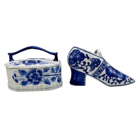 Chinese Canton Chinoiserie Blue White Trinket Box w/ Lid Plus Ceramic Shoe - Picture 1 of 13